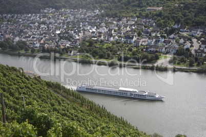 Kreuzfahrtschiff auf der Mosel