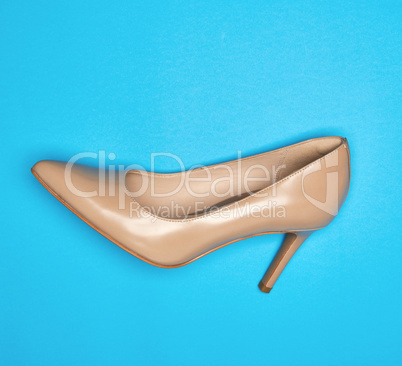 one beige womens shoe with a thin heel