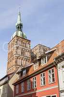 Nikolaikirche mit Häusern in der Altstadt, Stralsund, Deutschla