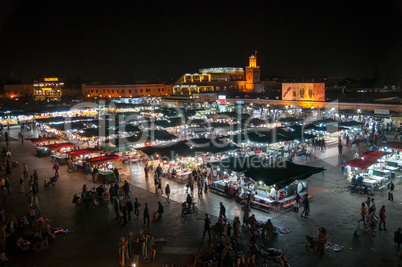 Berühmter Marktplatz Djemaa el Fna in Marrakesch