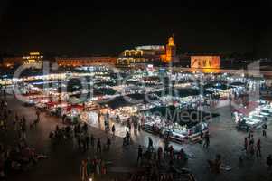 Berühmter Marktplatz Djemaa el Fna in Marrakesch