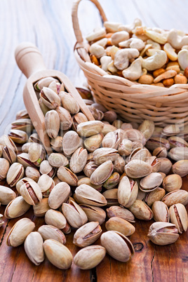 Roasted and saltad pistachios and nuts