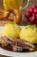 bayerischer Schweinebraten mit Knödel