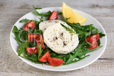 Mozzarella sMozzarella salad with arugulaalad with arugula