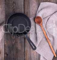 empty black round frying pan with handle