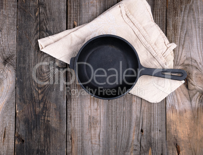 empty black round frying pan with  handle