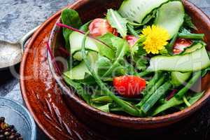 Fresh mixed green salad