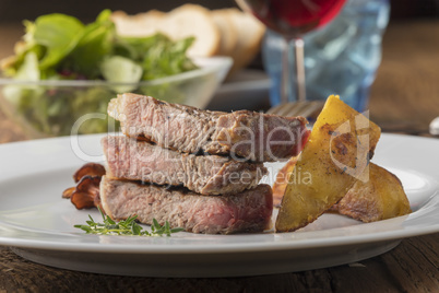 Gegrilltes Steak mit Kartoffel