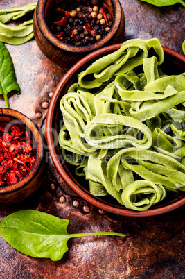 Vegetable noodles from spinach