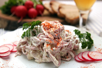 Wurstsalat mit Mayonnaise