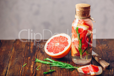Cleansing Water with Grapefruit and Rosemary.
