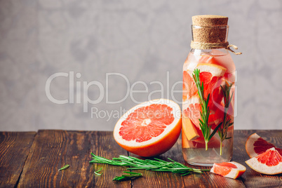 Detox Water with Grapefruit and Rosemary.