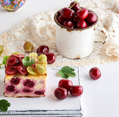 slice of cottage cheese cake with cherry berries