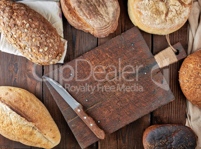 whole loaves of bread made of white wheat flour and rye with see