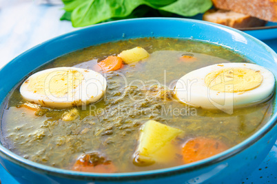 Sorrel soup with potatoes and egg