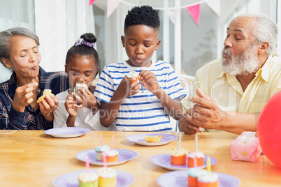 Family eating cupcakes