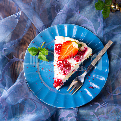beautiful and tasty cheesecake without baking with strawberries