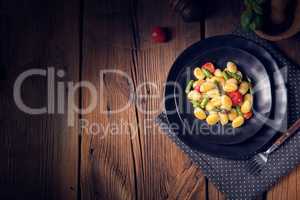 crispy gnocchi with roasted asparagus and tomatoes