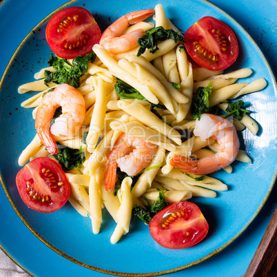 strozzapreti pasta with spinach and shrimp