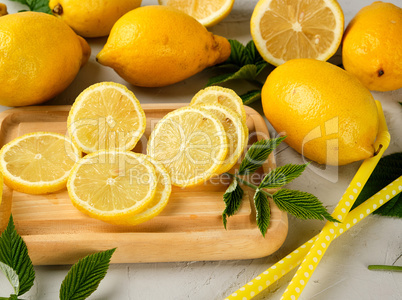 fresh whole yellow lemons and sliced fruits