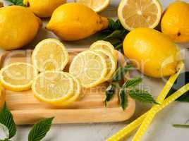 fresh whole yellow lemons and sliced fruits