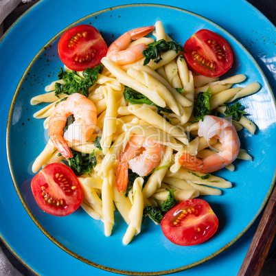 strozzapreti pasta with spinach and shrimp