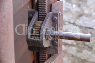 Gear transmission from metal in the old mechanism