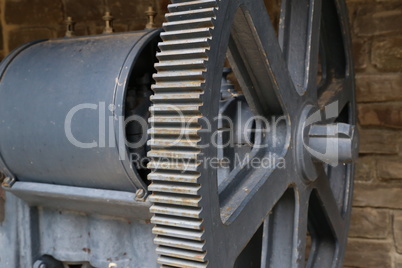 Gear transmission from metal in the old mechanism