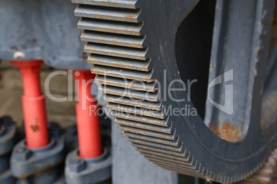 Gear transmission from metal in the old mechanism