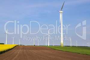 Wind engines in the fields in Germany