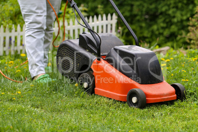 Mowing machine / Mowing the lawn
