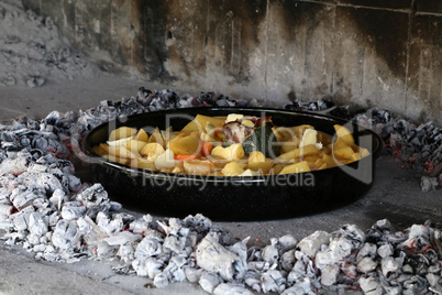 Grilling dishes with stews, potatoes and vegetables