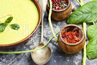 Green asparagus bean soup