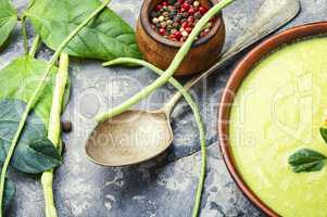 Green asparagus bean soup