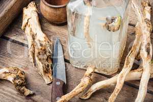 Alcoholic tincture on horseradish