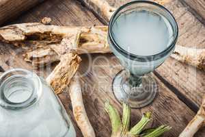 Alcoholic tincture on horseradish