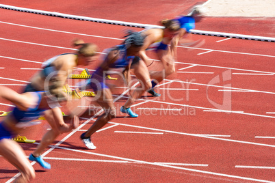 100 m sprint of the ladies in stadium