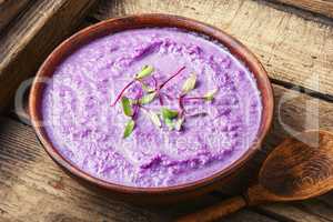 Red cabbage soup