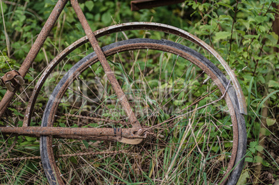 rostiges fahrrad hinten