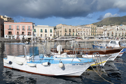 Hafen von LIpari, Italien