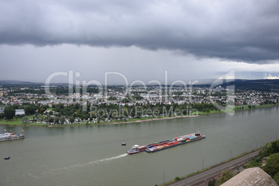 Schiff auf dem Rhein bei Koblenz