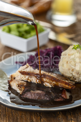 bayerischer Schweinebraten mit Knödel