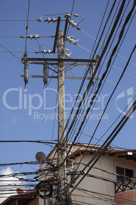 Trellis with electric cables 4