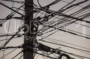 Trellis with electric cables 3