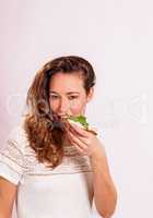 Frau beim essen