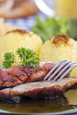 bayerischer Schweinebraten mit Kartoffelknödel