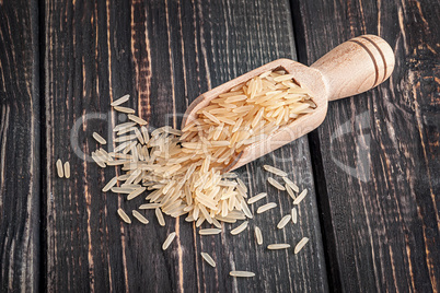 Long rice in wooden scoop