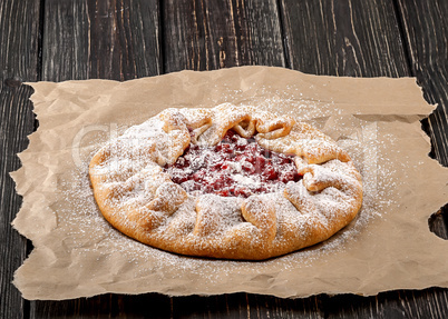 Galetta open gooseberries pie on paper