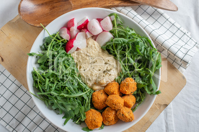 Gesunde Salat Hummus Bowl