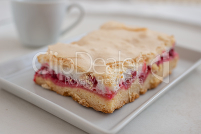 Johannisbeeren Baiser Kuchen